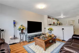 Photo #5: 2422812 Listing