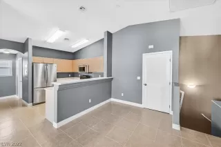 Photo #3: 2422833 Listing