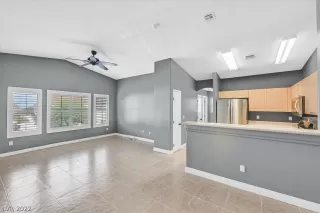 Photo #4: 2422833 Listing