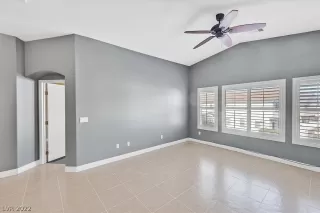 Photo #5: 2422833 Listing