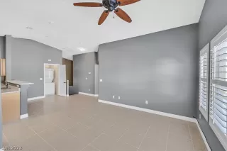 Photo #6: 2422833 Listing