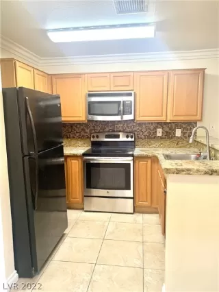 Photo #4: 2422851 Listing