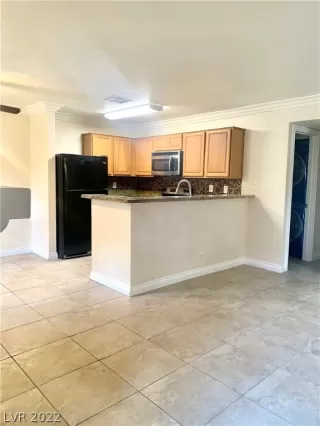 Photo #5: 2422851 Listing