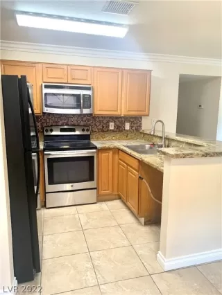 Photo #6: 2422851 Listing