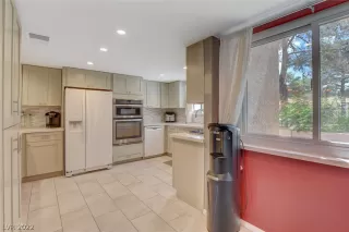 Photo #6: 2422854 Listing