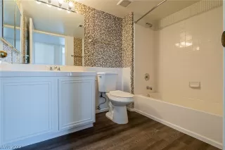 Photo #3: 2422868 Listing