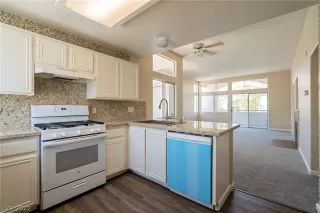 Photo #4: 2422868 Listing