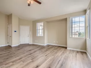 Photo #5: 2422912 Listing