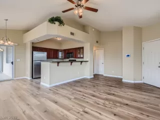 Photo #6: 2422912 Listing