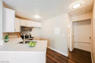 Photo #5: 2422931 Listing