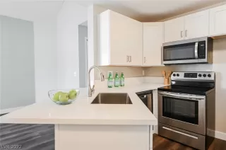 Photo #6: 2422931 Listing