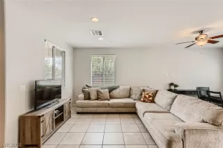 Photo #5: 2422932 Listing 