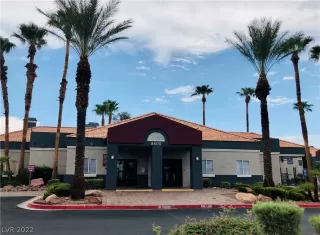 Photo #3: 2422936 Listing 