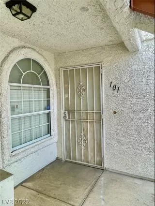 Photo #2: 2422950 Listing