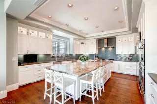 Photo #1: 2422986 Listing