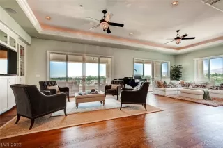 Photo #2: 2422986 Listing