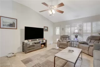 Photo #2: 2422987 Listing