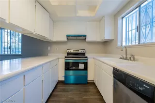 Photo #1: 2423002 Listing