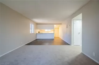 Photo #5: 2423002 Listing