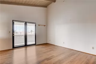 Photo #4: 2423015 Listing