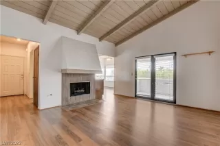 Photo #5: 2423015 Listing