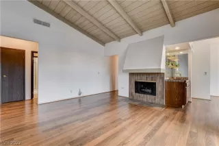 Photo #6: 2423015 Listing