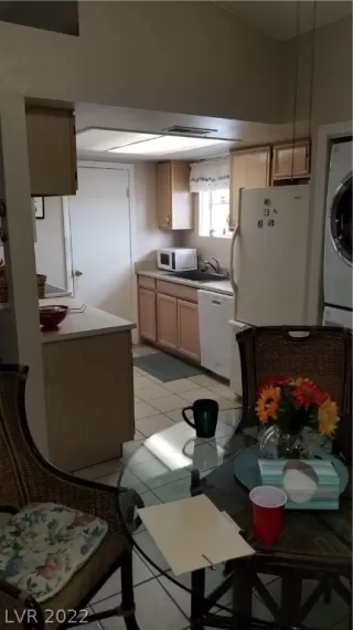 Photo #3: 2423052 Listing