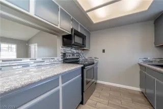 Photo #3: 2423092 Listing