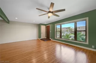 Photo #5: 2423093 Listing