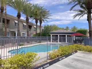 Photo #3: 2423106 Listing 