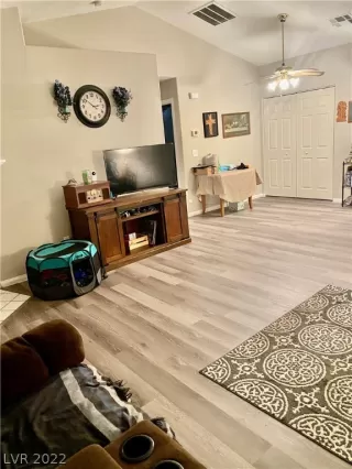 Photo #3: 2423128 Listing