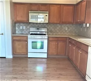 Photo #2: 2423233 Listing 