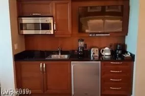 Photo #4: 2423234 Listing