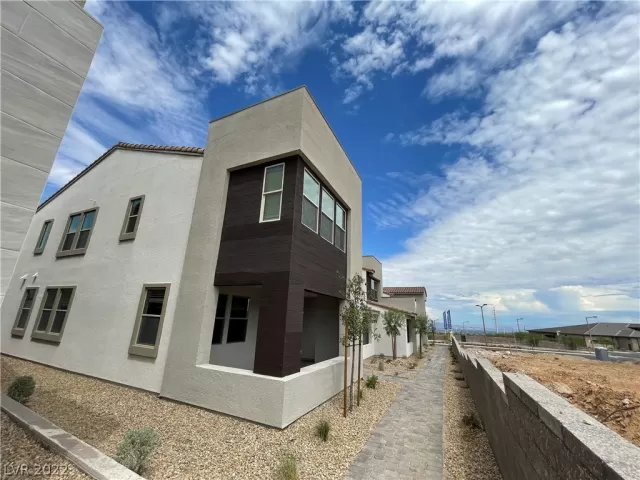 MLS: 2423251 Condo For Sale