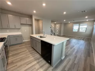 Photo #2: 2423251 Listing 