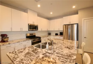 Photo #5: 2423252 Listing