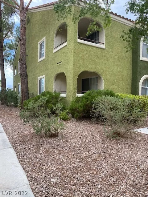 MLS: 2423290 Condo For Sale