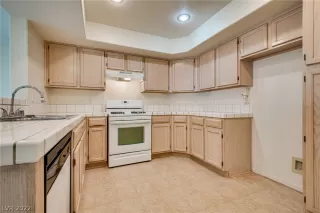 Photo #5: 2423290 Listing