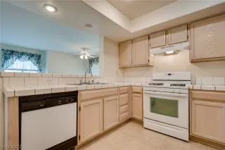 Photo #6: 2423290 Listing