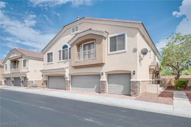 MLS: 2423453 Condo For Sale