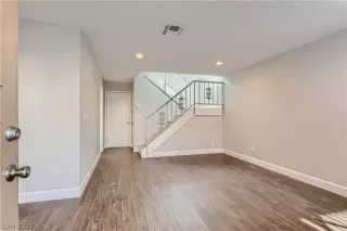 Photo #4: 2423477 Listing