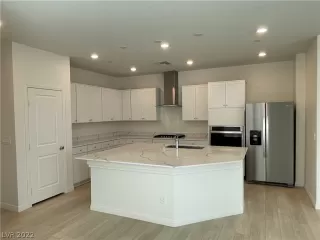 Photo #5: 2423479 Listing 