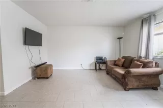 Photo #4: 2423512 Listing