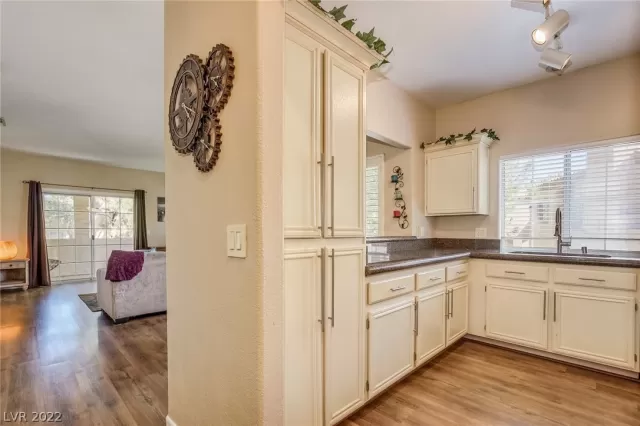 MLS: 2423584 Condo For Sale