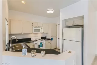 Photo #5: 2423598 Listing 