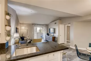 Photo #3: 2423804 Listing 