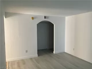 Photo #1: 2423829 Listing 