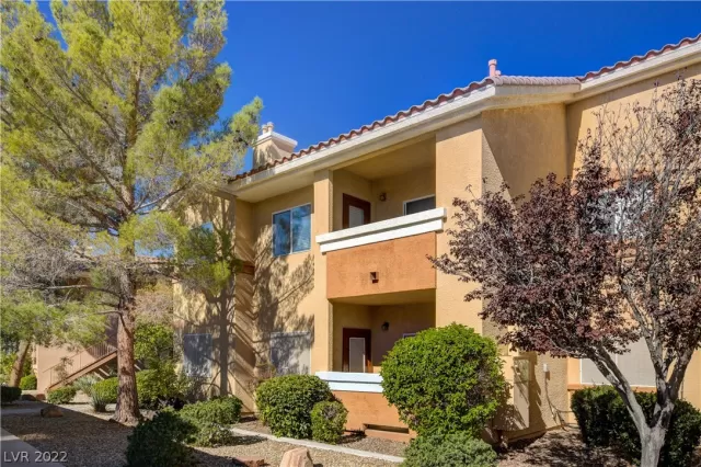MLS: 2423832 Condo For Sale