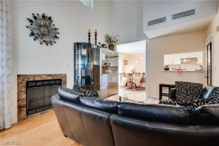 Photo #4: 2423838 Listing 