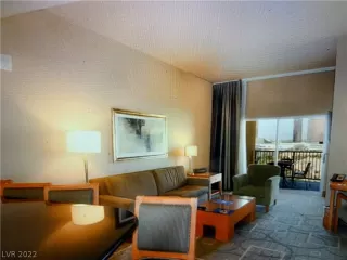 Photo #4: 2423867 Listing